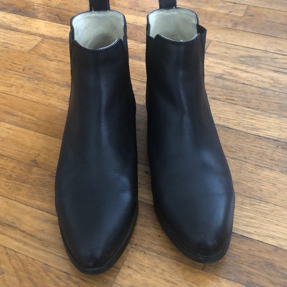 Nisolo Black Leather Chelsea-Style Ankle Boots